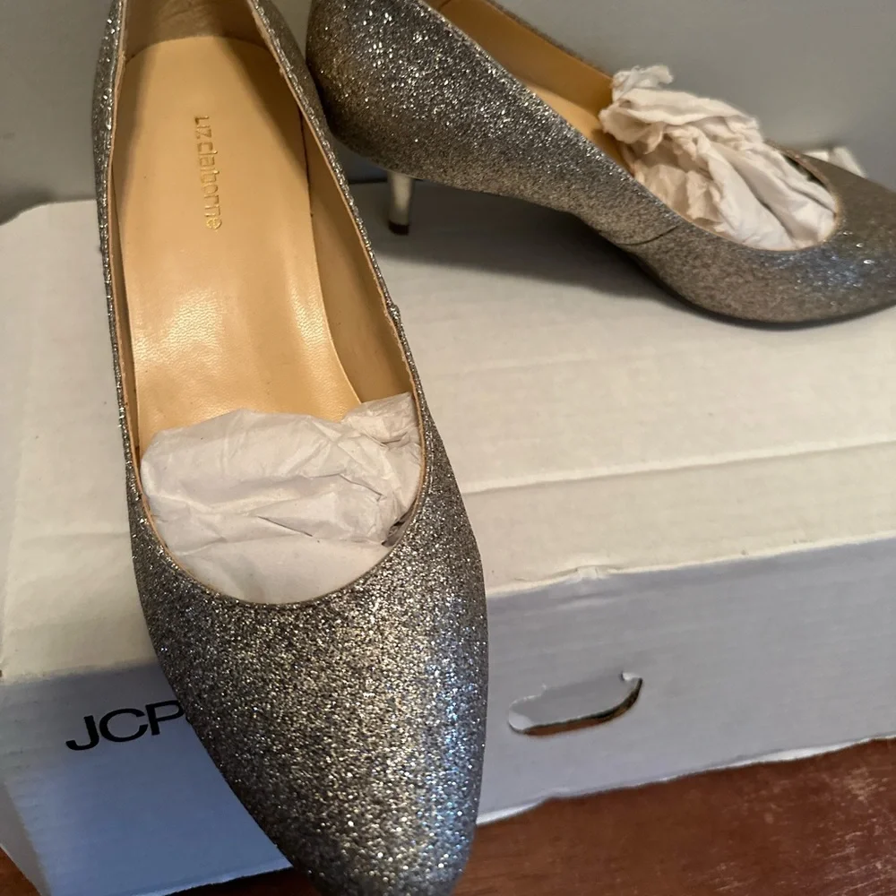 🎓NWT Liz Claiborne Women's Sparkling Silver Heeled Boots - Picture 7 of 11